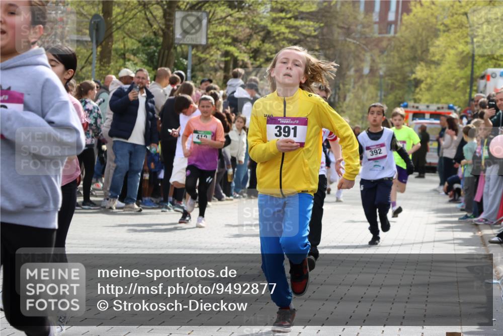 12.04.2026 - 45. Internationalen Wilhelmsburger Insellauf Strokosch-Dieckow http://msf.ph/oto/9492877 12.04.2026 14:50:26 Ziel 370, 345, 429, 905, 461, 475, 859, 1840, 504, 333, 391, 407, 883, 452, 1834, 491, 426, 392, 880, 151, 1035 meine-sportfotos.de