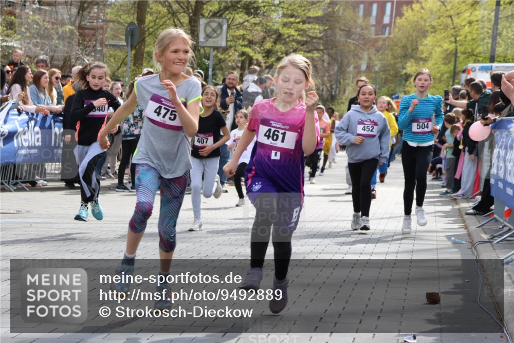 12.04.2026 - 45. Internationalen Wilhelmsburger Insellauf Strokosch-Dieckow http://msf.ph/oto/9492889 12.04.2026 14:50:22 Ziel 397, 393, 376, 890, 500, 1037, 335, 370, 345, 429, 905, 461, 475, 859, 1840, 504, 333, 391, 407, 883, 452, 1834, 491 meine-sportfotos.de