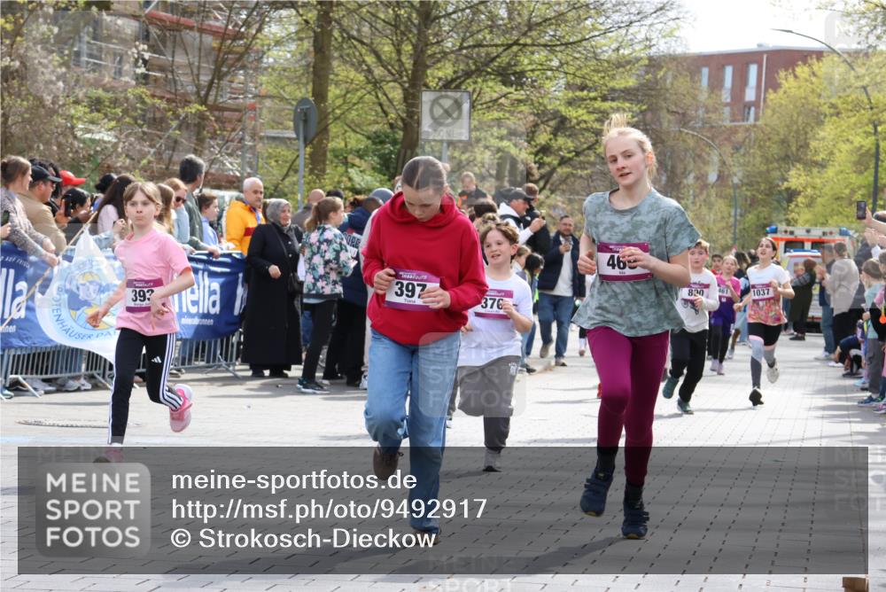 12.04.2026 - 45. Internationalen Wilhelmsburger Insellauf Strokosch-Dieckow http://msf.ph/oto/9492917 12.04.2026 14:50:14 Ziel 1038, 516, 445, 395, 600, 168, 396, 871, 173, 369, 21, 403, 398, 1064, 667, 661, 1829, 561, 469, 397, 393, 376, 890, 500, 1037, 335, 370 meine-sportfotos.de