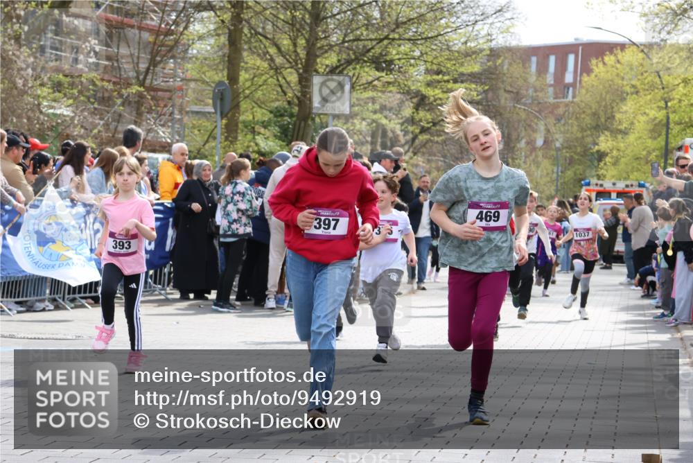 12.04.2026 - 45. Internationalen Wilhelmsburger Insellauf Strokosch-Dieckow http://msf.ph/oto/9492919 12.04.2026 14:50:14 Ziel 1038, 516, 445, 395, 600, 168, 396, 871, 173, 369, 21, 403, 398, 1064, 667, 661, 1829, 561, 469, 397, 393, 376, 890, 500, 1037, 335, 370 meine-sportfotos.de