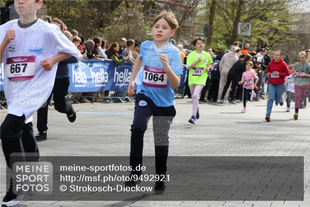 12.04.2026 - 45. Internationalen Wilhelmsburger Insellauf Strokosch-Dieckow http://msf.ph/oto/9492921 12.04.2026 14:50:12 Ziel 854, 885, 1801, 138, 355, 856, 1038, 516, 445, 395, 600, 168, 396, 871, 173, 369, 21, 403, 398, 1064, 667, 661, 1829, 561, 469, 397, 393, 376, 890, 500 meine-sportfotos.de