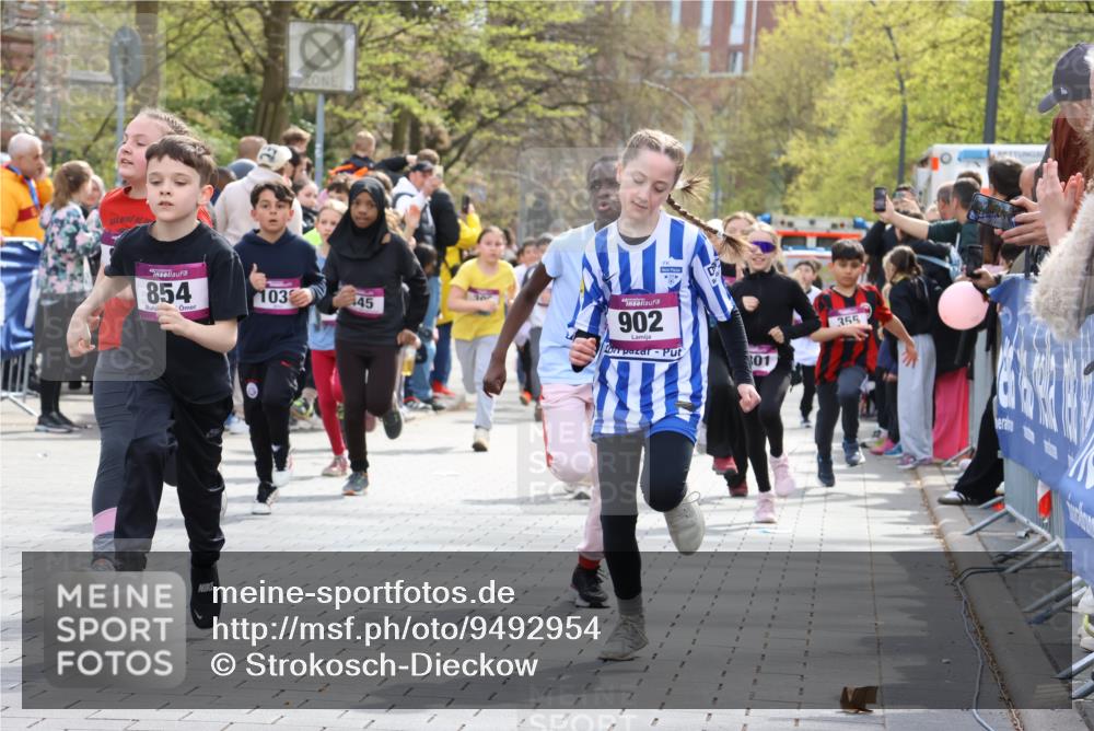 12.04.2026 - 45. Internationalen Wilhelmsburger Insellauf Strokosch-Dieckow http://msf.ph/oto/9492954 12.04.2026 14:50:04 Ziel 368, 898, 1039, 901, 131, 1061, 624, 1825, 141, 164, 113, 1845, 1849, 1810, 352, 902, 1814, 860, 854, 885, 1801, 138, 355, 856, 1038, 516, 445, 395, 600, 168, 396, 871 meine-sportfotos.de