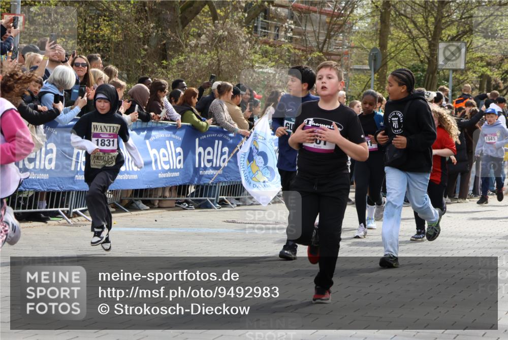 12.04.2026 - 45. Internationalen Wilhelmsburger Insellauf Strokosch-Dieckow http://msf.ph/oto/9492983 12.04.2026 14:49:58 Ziel 402, 451, 608, 466, 878, 849, 861, 875, 572, 336, 1036, 1847, 400, 672, 368, 898, 1039, 901, 131, 1061, 624, 1825, 141, 164, 113, 1845, 1849, 1810, 352 meine-sportfotos.de