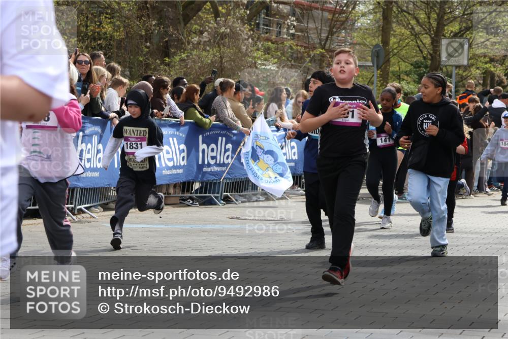 12.04.2026 - 45. Internationalen Wilhelmsburger Insellauf Strokosch-Dieckow http://msf.ph/oto/9492986 12.04.2026 14:49:58 Ziel 402, 451, 608, 466, 878, 849, 861, 875, 572, 336, 1036, 1847, 400, 672, 368, 898, 1039, 901, 131, 1061, 624, 1825, 141, 164, 113, 1845, 1849, 1810, 352 meine-sportfotos.de