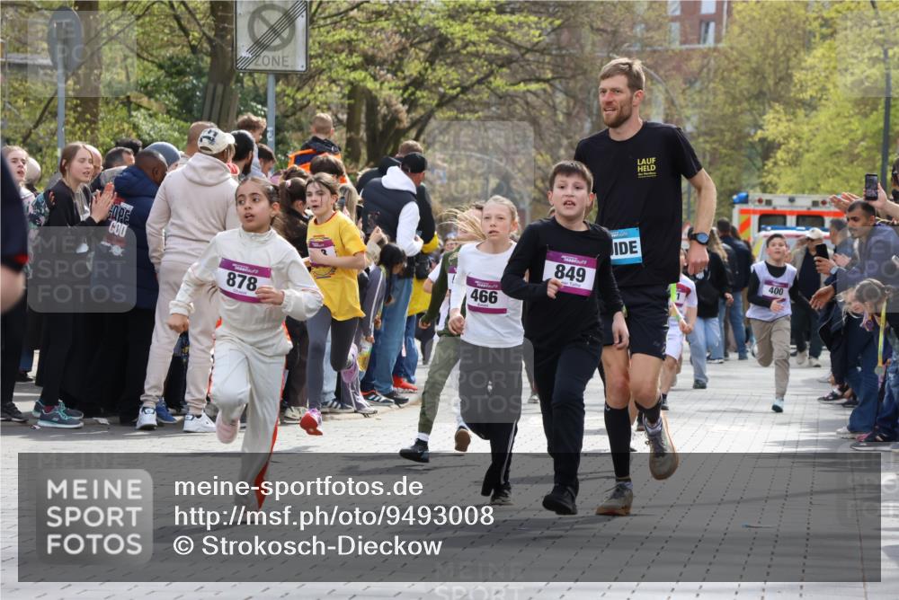 12.04.2026 - 45. Internationalen Wilhelmsburger Insellauf Strokosch-Dieckow http://msf.ph/oto/9493008 12.04.2026 14:49:50 Ziel 1830, 1848, 439, 389, 1821, 857, 872, 402, 451, 608, 466, 878, 849, 861, 875, 572, 336, 1036, 1847, 400 meine-sportfotos.de