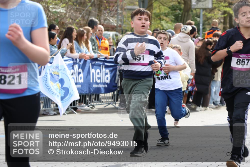 12.04.2026 - 45. Internationalen Wilhelmsburger Insellauf Strokosch-Dieckow http://msf.ph/oto/9493015 12.04.2026 14:49:49 Ziel 1811, 367, 1830, 1848, 439, 389, 1821, 857, 872, 402, 451, 608, 466, 878, 849, 861, 875, 572, 336, 1036, 1847 meine-sportfotos.de