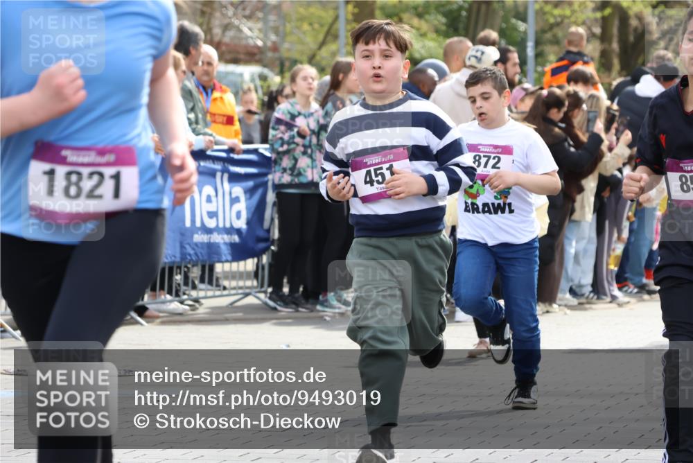 12.04.2026 - 45. Internationalen Wilhelmsburger Insellauf Strokosch-Dieckow http://msf.ph/oto/9493019 12.04.2026 14:49:48 Ziel 497, 1808, 406, 1811, 367, 1830, 1848, 439, 389, 1821, 857, 872, 402, 451, 608, 466, 878, 849, 861, 875 meine-sportfotos.de