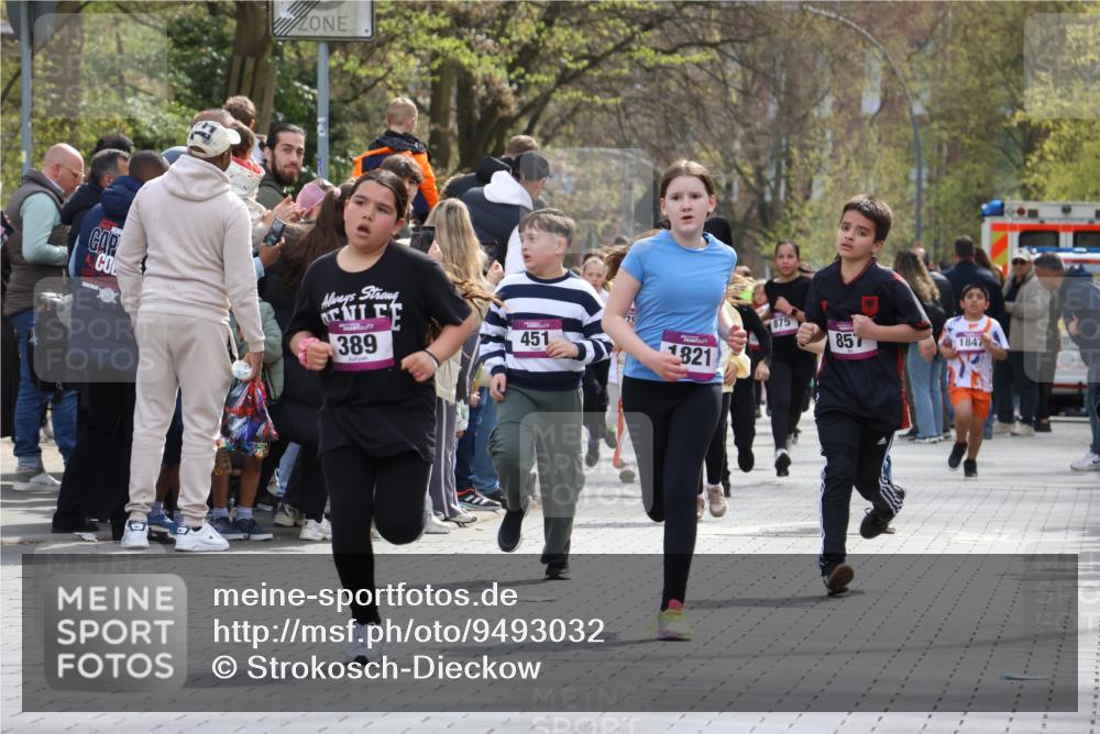 12.04.2026 - 45. Internationalen Wilhelmsburger Insellauf Strokosch-Dieckow http://msf.ph/oto/9493032 12.04.2026 14:49:45 Ziel 106, 169, 1, 1813, 497, 1808, 406, 1811, 367, 1830, 1848, 439, 389, 1821, 857, 872 meine-sportfotos.de