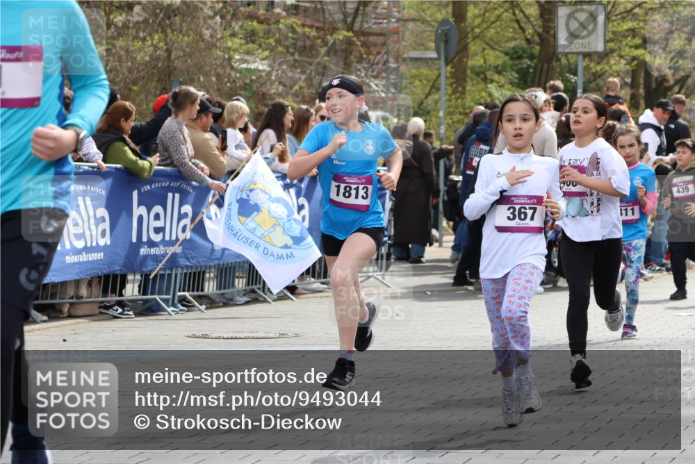 12.04.2026 - 45. Internationalen Wilhelmsburger Insellauf Strokosch-Dieckow http://msf.ph/oto/9493044 12.04.2026 14:49:40 Ziel 882, 652, 1818, 867, 377, 879, 1839, 401, 1812, 106, 169, 1, 1813, 497, 1808, 406, 1811, 367, 1830, 1848, 439 meine-sportfotos.de