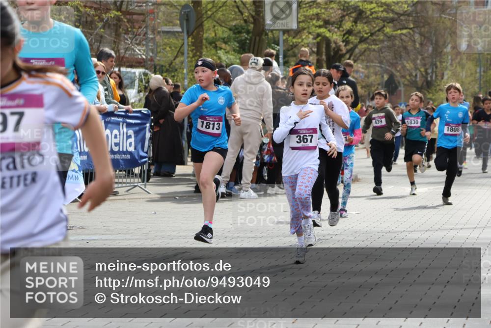 12.04.2026 - 45. Internationalen Wilhelmsburger Insellauf Strokosch-Dieckow http://msf.ph/oto/9493049 12.04.2026 14:49:40 Ziel 882, 652, 1818, 867, 377, 879, 1839, 401, 1812, 106, 169, 1, 1813, 497, 1808, 406, 1811, 367, 1830, 1848, 439 meine-sportfotos.de