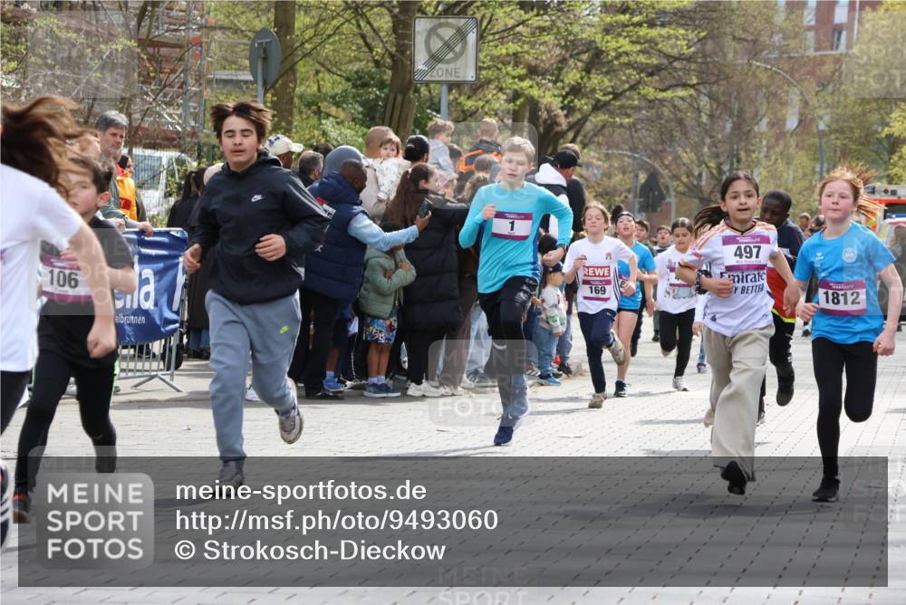 12.04.2026 - 45. Internationalen Wilhelmsburger Insellauf Strokosch-Dieckow http://msf.ph/oto/9493060 12.04.2026 14:49:36 Ziel 348, 602, 627, 458, 161, 542, 1842, 894, 882, 652, 1818, 867, 377, 879, 1839, 401, 1812, 106, 169, 1, 1813, 497, 1808, 406 meine-sportfotos.de