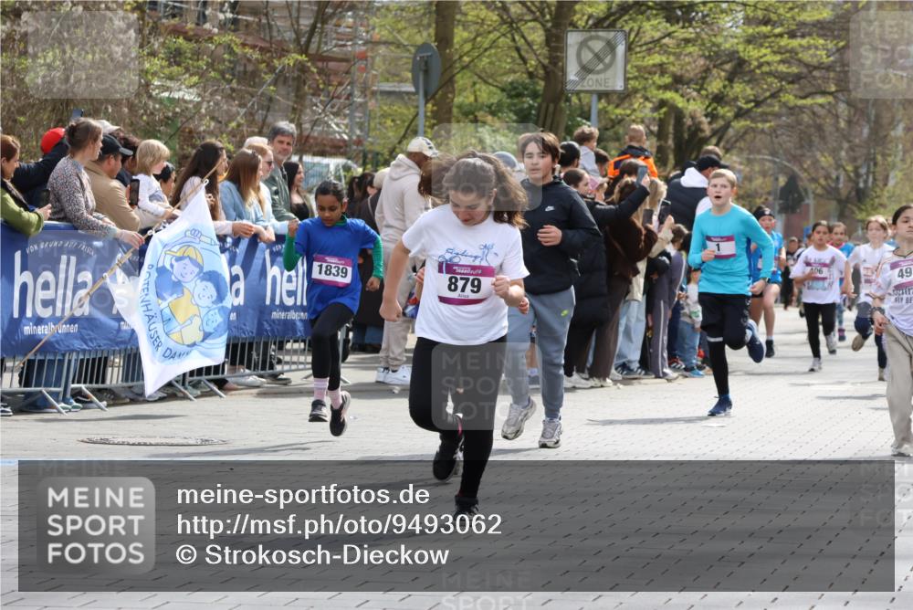 12.04.2026 - 45. Internationalen Wilhelmsburger Insellauf Strokosch-Dieckow http://msf.ph/oto/9493062 12.04.2026 14:49:35 Ziel 881, 348, 602, 627, 458, 161, 542, 1842, 894, 882, 652, 1818, 867, 377, 879, 1839, 401, 1812, 106, 169, 1, 1813 meine-sportfotos.de