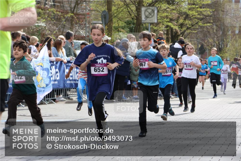 12.04.2026 - 45. Internationalen Wilhelmsburger Insellauf Strokosch-Dieckow http://msf.ph/oto/9493073 12.04.2026 14:49:33 Ziel 586, 1809, 440, 881, 348, 602, 627, 458, 161, 542, 1842, 894, 882, 652, 1818, 867, 377, 879, 1839, 401, 1812, 106 meine-sportfotos.de