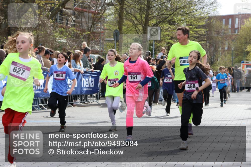 12.04.2026 - 45. Internationalen Wilhelmsburger Insellauf Strokosch-Dieckow http://msf.ph/oto/9493084 12.04.2026 14:49:31 Ziel 17, 501, 586, 1809, 440, 881, 348, 602, 627, 458, 161, 542, 1842, 894, 882, 652, 1818, 867, 377, 879, 1839 meine-sportfotos.de