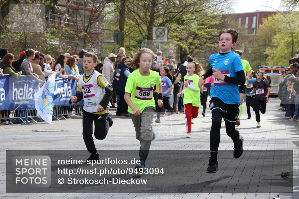 12.04.2026 - 45. Internationalen Wilhelmsburger Insellauf Strokosch-Dieckow http://msf.ph/oto/9493094 12.04.2026 14:49:28 Ziel 693, 1817, 100, 855, 897, 353, 666, 1827, 378, 17, 501, 586, 1809, 440, 881, 348, 602, 627, 458, 161, 542, 1842, 894, 882, 652, 1818 meine-sportfotos.de