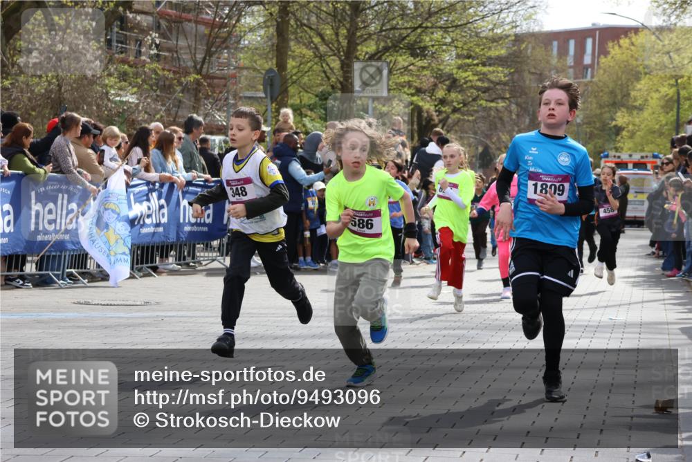 12.04.2026 - 45. Internationalen Wilhelmsburger Insellauf Strokosch-Dieckow http://msf.ph/oto/9493096 12.04.2026 14:49:28 Ziel 693, 1817, 100, 855, 897, 353, 666, 1827, 378, 17, 501, 586, 1809, 440, 881, 348, 602, 627, 458, 161, 542, 1842, 894, 882, 652, 1818 meine-sportfotos.de