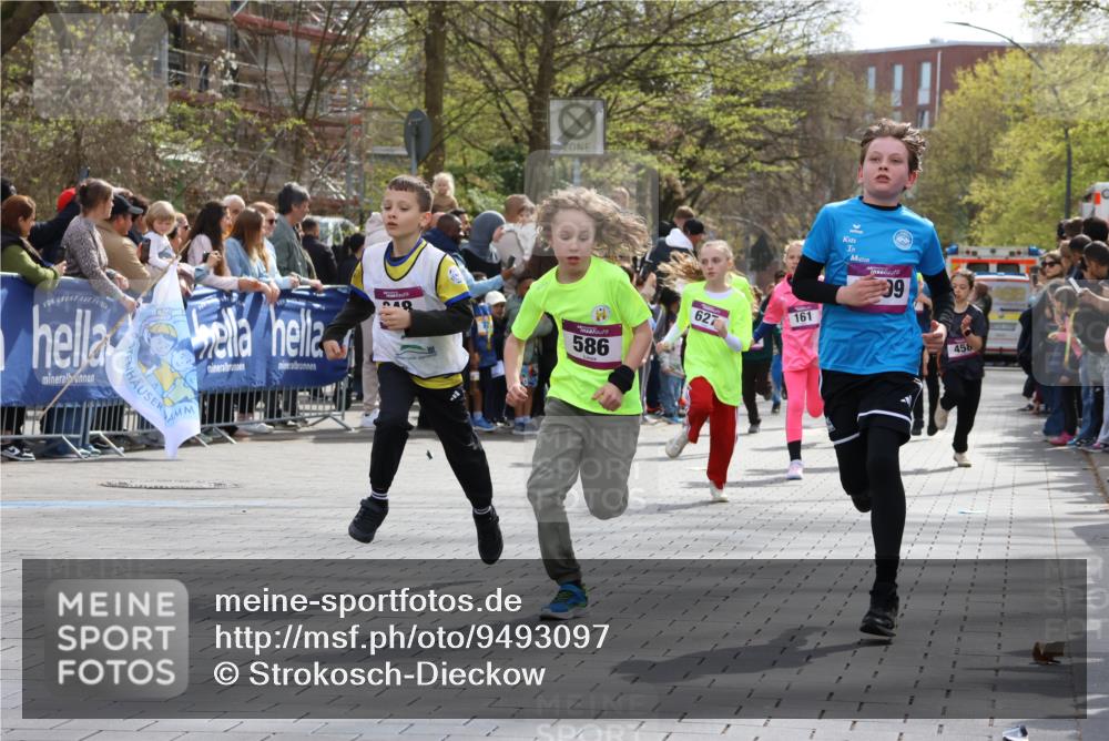 12.04.2026 - 45. Internationalen Wilhelmsburger Insellauf Strokosch-Dieckow http://msf.ph/oto/9493097 12.04.2026 14:49:28 Ziel 693, 1817, 100, 855, 897, 353, 666, 1827, 378, 17, 501, 586, 1809, 440, 881, 348, 602, 627, 458, 161, 542, 1842, 894, 882, 652, 1818 meine-sportfotos.de