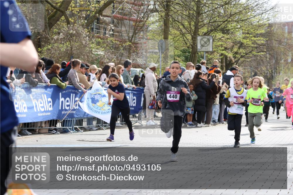 12.04.2026 - 45. Internationalen Wilhelmsburger Insellauf Strokosch-Dieckow http://msf.ph/oto/9493105 12.04.2026 14:49:26 Ziel 896, 372, 1055, 51, 693, 1817, 100, 855, 897, 353, 666, 1827, 378, 17, 501, 586, 1809, 440, 881, 348, 602, 627, 458 meine-sportfotos.de