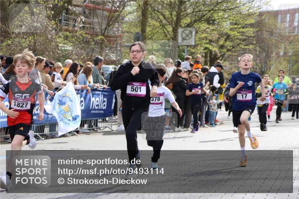 12.04.2026 - 45. Internationalen Wilhelmsburger Insellauf Strokosch-Dieckow http://msf.ph/oto/9493114 12.04.2026 14:49:24 Ziel 375, 2, 896, 372, 1055, 51, 693, 1817, 100, 855, 897, 353, 666, 1827, 378, 17, 501, 586, 1809, 440, 881, 348 meine-sportfotos.de
