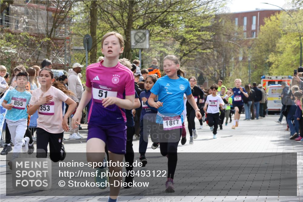 12.04.2026 - 45. Internationalen Wilhelmsburger Insellauf Strokosch-Dieckow http://msf.ph/oto/9493122 12.04.2026 14:49:21 Ziel 1063, 1048, 601, 418, 684, 597, 1823, 375, 2, 896, 372, 1055, 51, 693, 1817, 100, 855, 897, 353, 666, 1827, 378, 17, 501, 586 meine-sportfotos.de