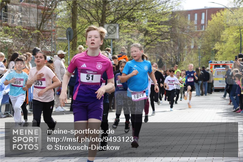 12.04.2026 - 45. Internationalen Wilhelmsburger Insellauf Strokosch-Dieckow http://msf.ph/oto/9493123 12.04.2026 14:49:21 Ziel 1063, 1048, 601, 418, 684, 597, 1823, 375, 2, 896, 372, 1055, 51, 693, 1817, 100, 855, 897, 353, 666, 1827, 378, 17, 501, 586 meine-sportfotos.de