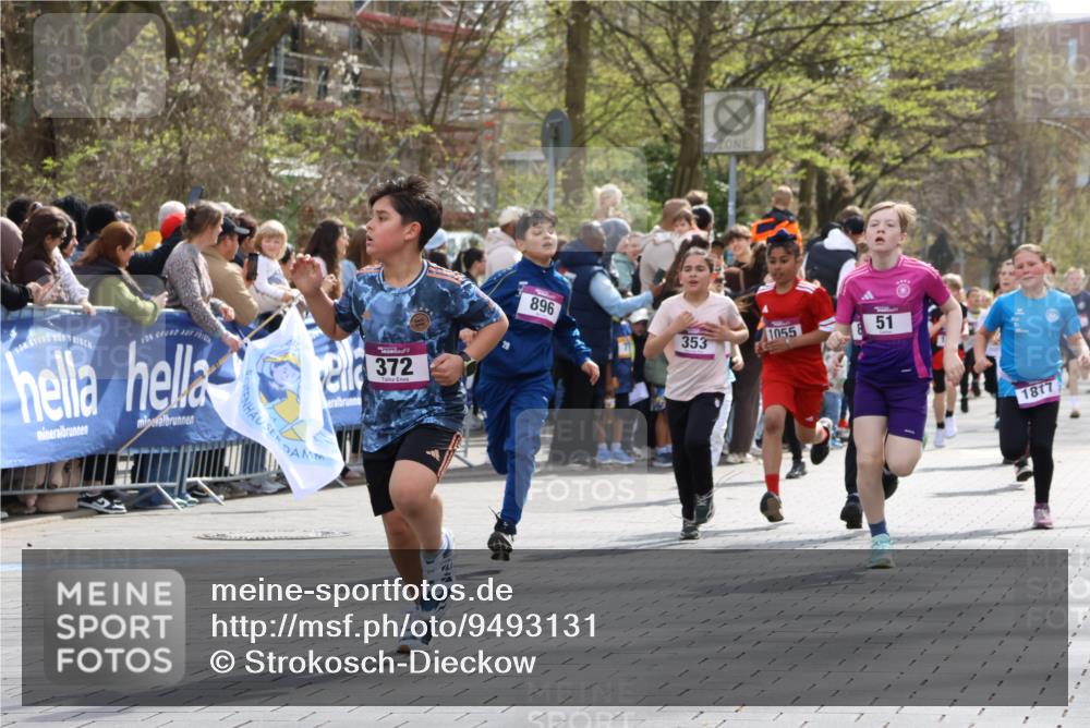 12.04.2026 - 45. Internationalen Wilhelmsburger Insellauf Strokosch-Dieckow http://msf.ph/oto/9493131 12.04.2026 14:49:19 Ziel 1043, 101, 1063, 1048, 601, 418, 684, 597, 1823, 375, 2, 896, 372, 1055, 51, 693, 1817, 100, 855, 897, 353, 666, 1827, 378, 17, 501 meine-sportfotos.de