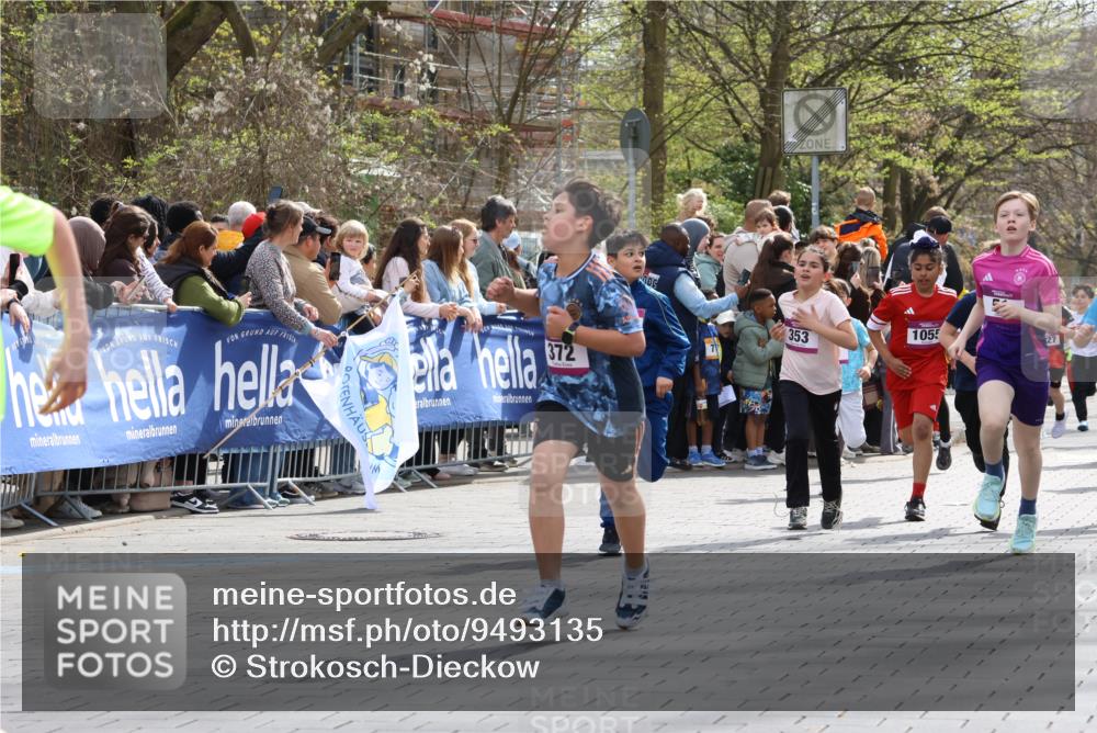 12.04.2026 - 45. Internationalen Wilhelmsburger Insellauf Strokosch-Dieckow http://msf.ph/oto/9493135 12.04.2026 14:49:19 Ziel 1043, 101, 1063, 1048, 601, 418, 684, 597, 1823, 375, 2, 896, 372, 1055, 51, 693, 1817, 100, 855, 897, 353, 666, 1827, 378, 17, 501 meine-sportfotos.de