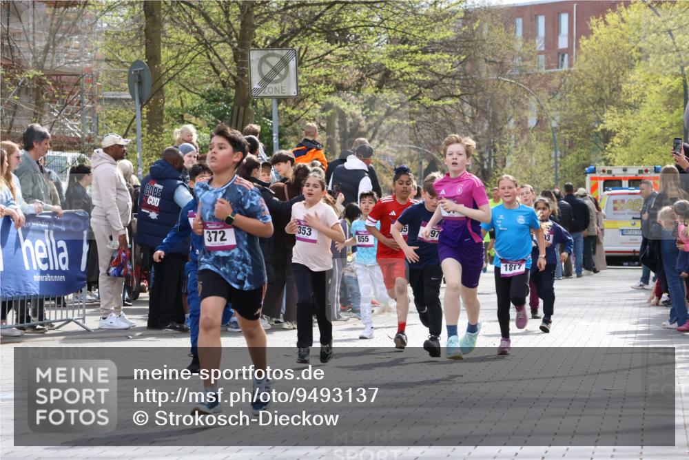 12.04.2026 - 45. Internationalen Wilhelmsburger Insellauf Strokosch-Dieckow http://msf.ph/oto/9493137 12.04.2026 14:49:18 Ziel 1043, 101, 1063, 1048, 601, 418, 684, 597, 1823, 375, 2, 896, 372, 1055, 51, 693, 1817, 100, 855, 897, 353, 666, 1827, 378 meine-sportfotos.de