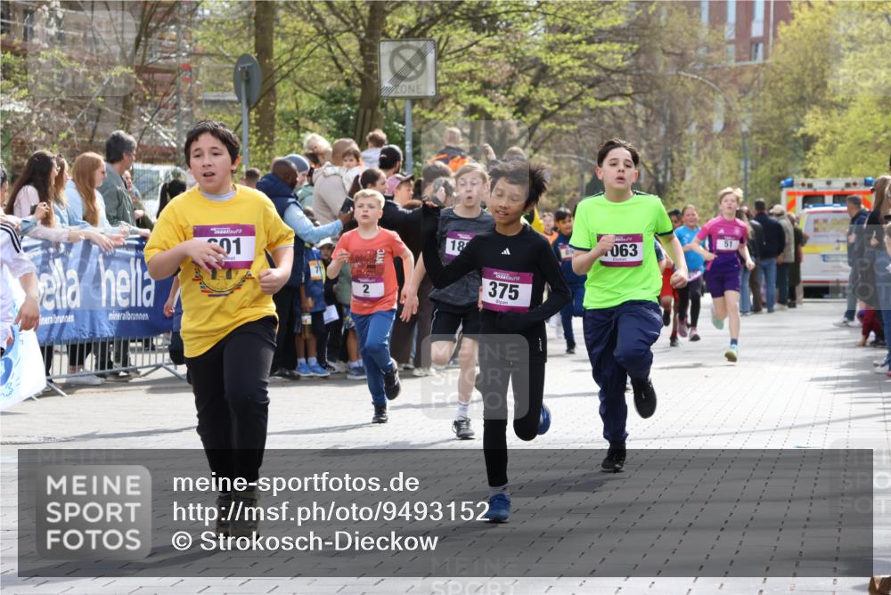 12.04.2026 - 45. Internationalen Wilhelmsburger Insellauf Strokosch-Dieckow http://msf.ph/oto/9493152 12.04.2026 14:49:15 Ziel 385, 371, 433, 487, 887, 73, 1805, 591, 1043, 101, 1063, 1048, 601, 418, 684, 597, 1823, 375, 2, 896, 372, 1055, 51 meine-sportfotos.de