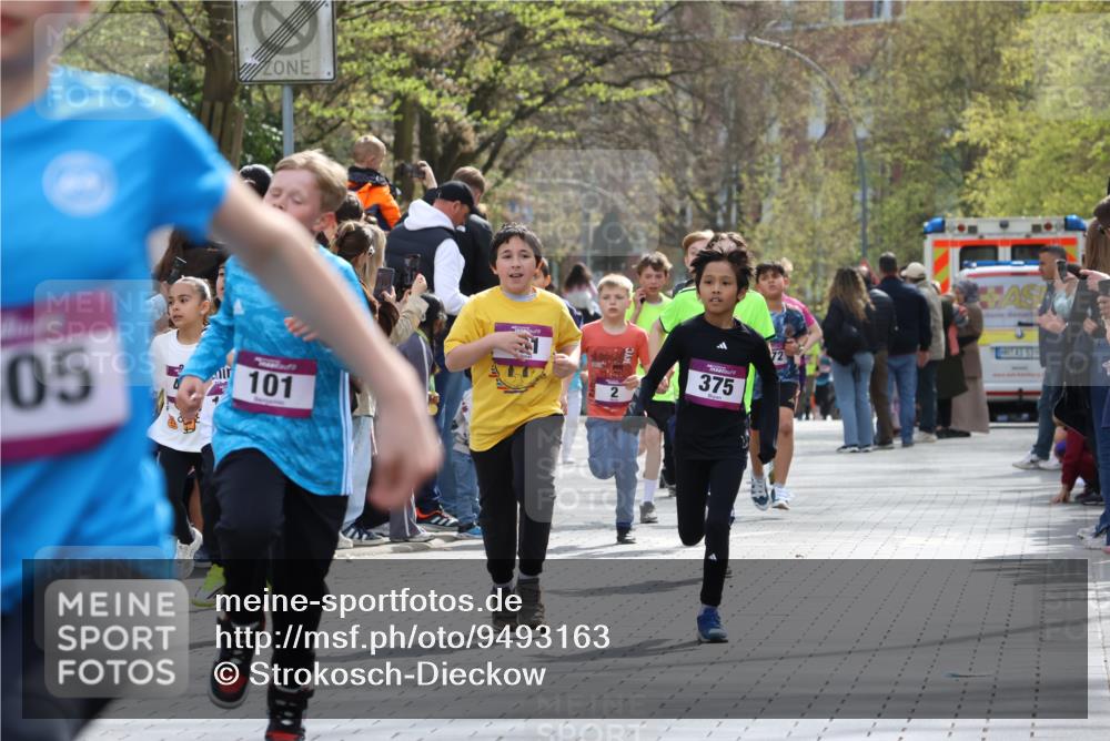 12.04.2026 - 45. Internationalen Wilhelmsburger Insellauf Strokosch-Dieckow http://msf.ph/oto/9493163 12.04.2026 14:49:12 Ziel 1804, 1836, 5015, 876, 1816, 1815, 428, 385, 371, 433, 487, 887, 73, 1805, 591, 1043, 101, 1063, 1048, 601, 418, 684, 597, 1823, 375 meine-sportfotos.de