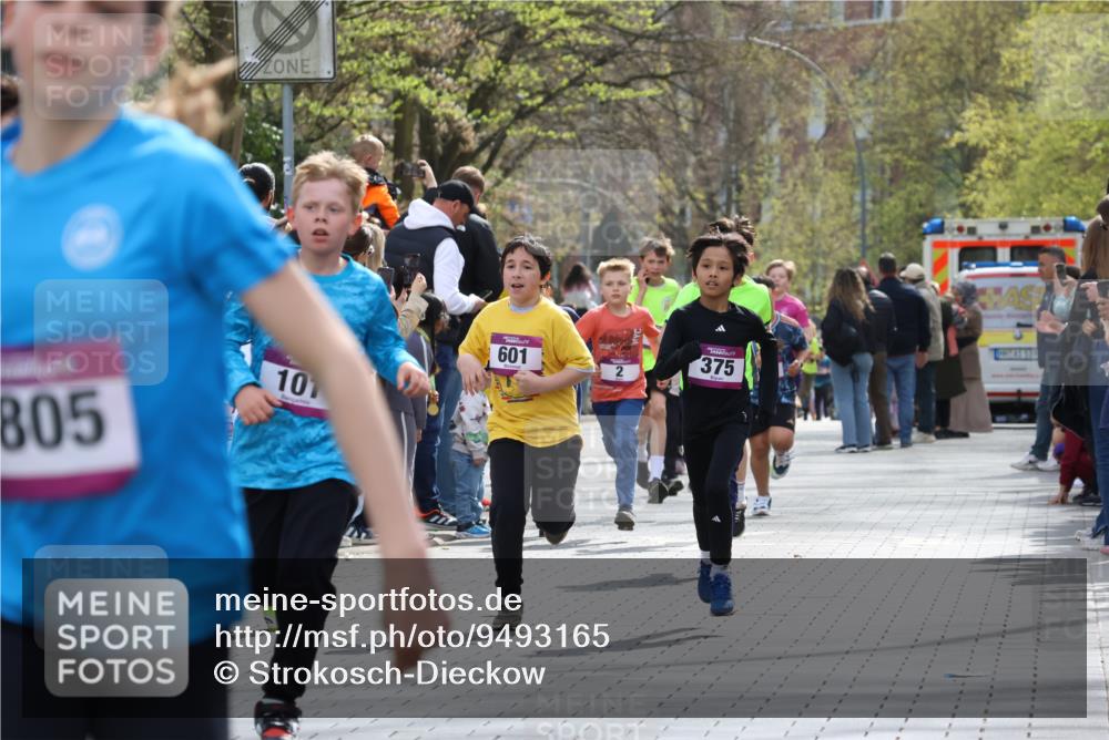 12.04.2026 - 45. Internationalen Wilhelmsburger Insellauf Strokosch-Dieckow http://msf.ph/oto/9493165 12.04.2026 14:49:12 Ziel 1804, 1836, 5015, 876, 1816, 1815, 428, 385, 371, 433, 487, 887, 73, 1805, 591, 1043, 101, 1063, 1048, 601, 418, 684, 597, 1823, 375 meine-sportfotos.de