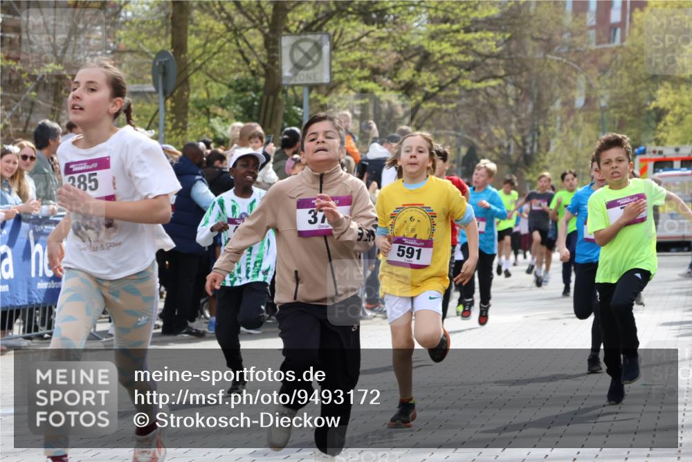 12.04.2026 - 45. Internationalen Wilhelmsburger Insellauf Strokosch-Dieckow http://msf.ph/oto/9493172 12.04.2026 14:49:09 Ziel 373, 38, 1804, 1836, 5015, 876, 1816, 1815, 428, 385, 371, 433, 487, 887, 73, 1805, 591, 1043, 101 meine-sportfotos.de