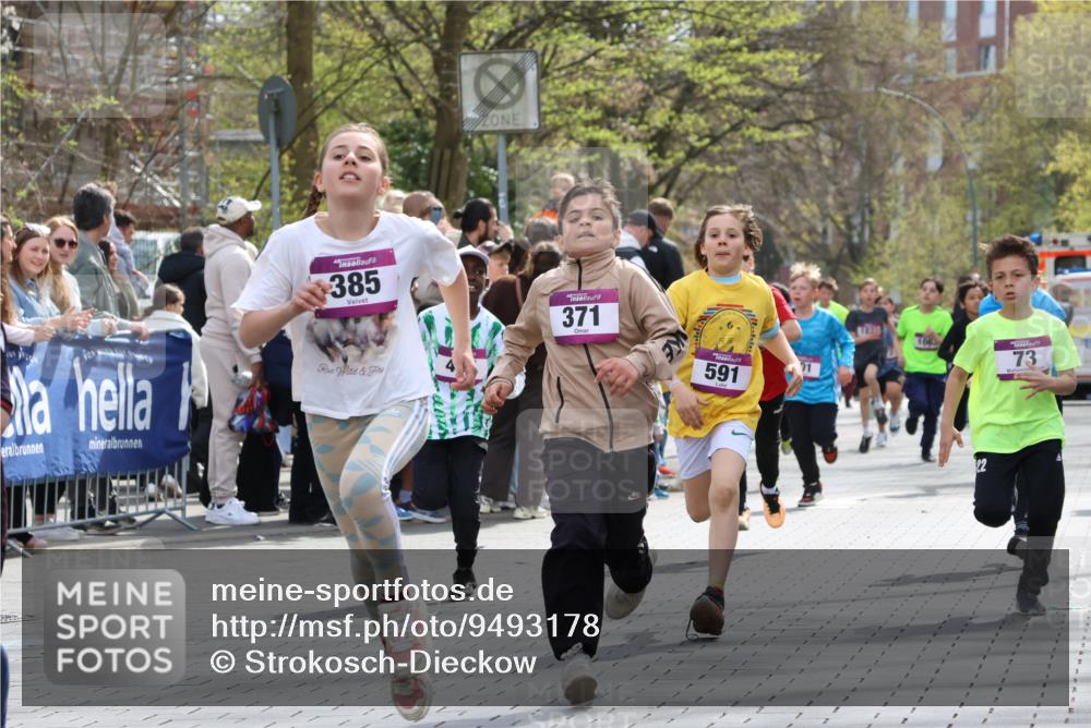 12.04.2026 - 45. Internationalen Wilhelmsburger Insellauf Strokosch-Dieckow http://msf.ph/oto/9493178 12.04.2026 14:49:09 Ziel 373, 38, 1804, 1836, 5015, 876, 1816, 1815, 428, 385, 371, 433, 487, 887, 73, 1805, 591, 1043, 101 meine-sportfotos.de