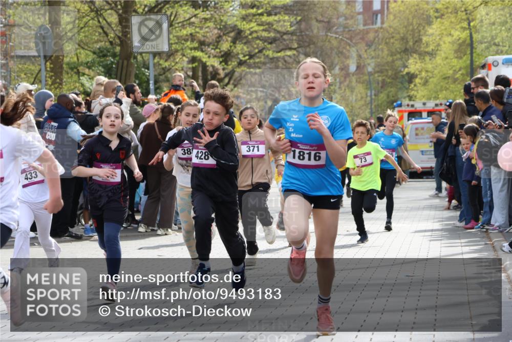 12.04.2026 - 45. Internationalen Wilhelmsburger Insellauf Strokosch-Dieckow http://msf.ph/oto/9493183 12.04.2026 14:49:07 Ziel 903, 31, 373, 38, 1804, 1836, 5015, 876, 1816, 1815, 428, 385, 371, 433, 487, 887, 73, 1805, 591 meine-sportfotos.de