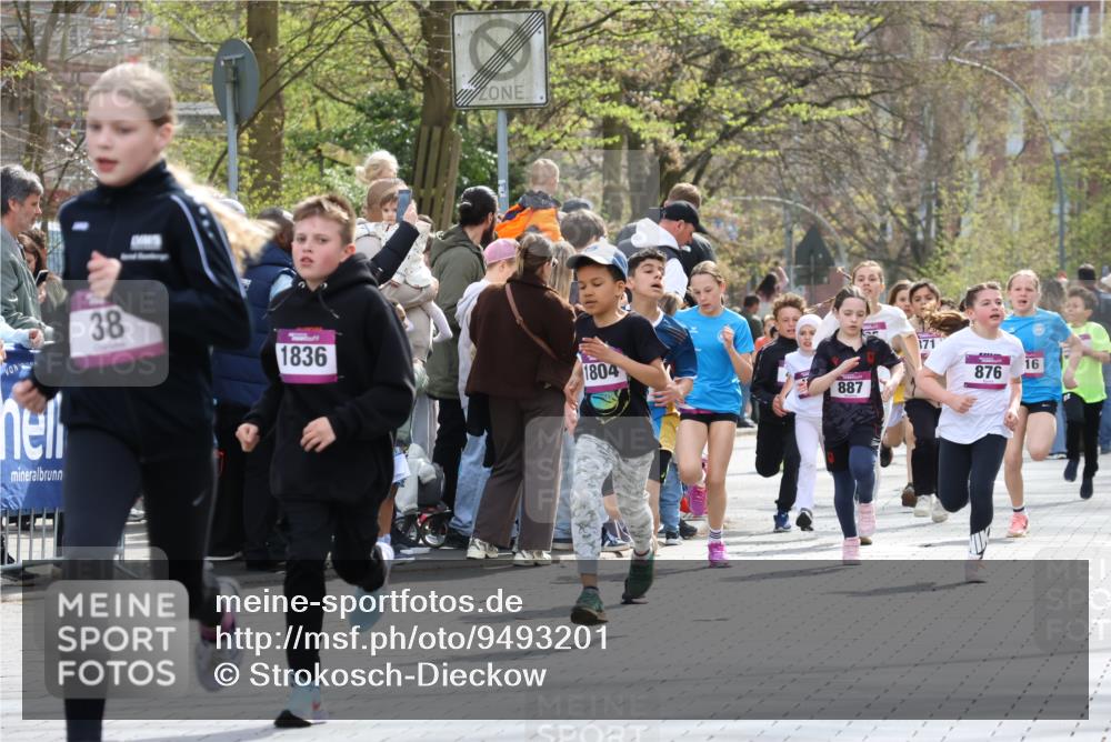 12.04.2026 - 45. Internationalen Wilhelmsburger Insellauf Strokosch-Dieckow http://msf.ph/oto/9493201 12.04.2026 14:49:04 Ziel 386, 421, 903, 31, 373, 38, 1804, 1836, 5015, 876, 1816, 1815, 428, 385, 371, 433 meine-sportfotos.de