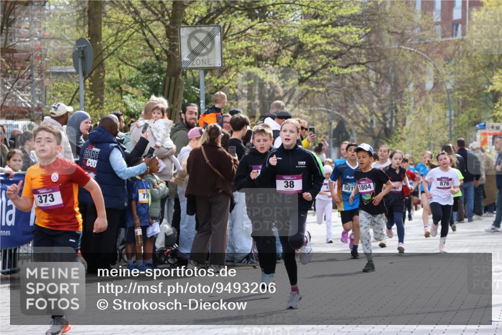 12.04.2026 - 45. Internationalen Wilhelmsburger Insellauf Strokosch-Dieckow http://msf.ph/oto/9493206 12.04.2026 14:49:02 Ziel 36, 904, 1807, 386, 421, 903, 31, 373, 38, 1804, 1836, 5015, 876, 1816, 1815, 428 meine-sportfotos.de