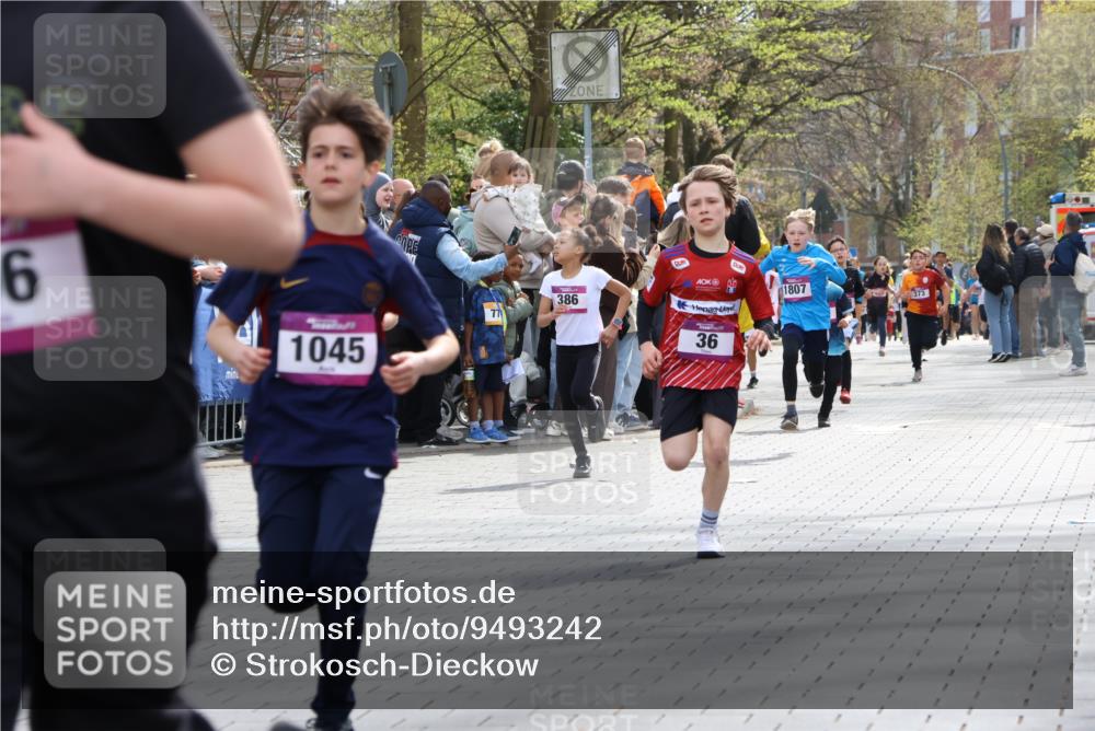 12.04.2026 - 45. Internationalen Wilhelmsburger Insellauf Strokosch-Dieckow http://msf.ph/oto/9493242 12.04.2026 14:48:55 Ziel 900, 899, 49, 424, 70, 381, 906, 1045, 36, 904, 1807, 386, 421, 903 meine-sportfotos.de