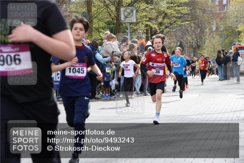 12.04.2026 - 45. Internationalen Wilhelmsburger Insellauf Strokosch-Dieckow http://msf.ph/oto/9493243 12.04.2026 14:48:55 Ziel 900, 899, 49, 424, 70, 381, 906, 1045, 36, 904, 1807, 386, 421, 903 meine-sportfotos.de
