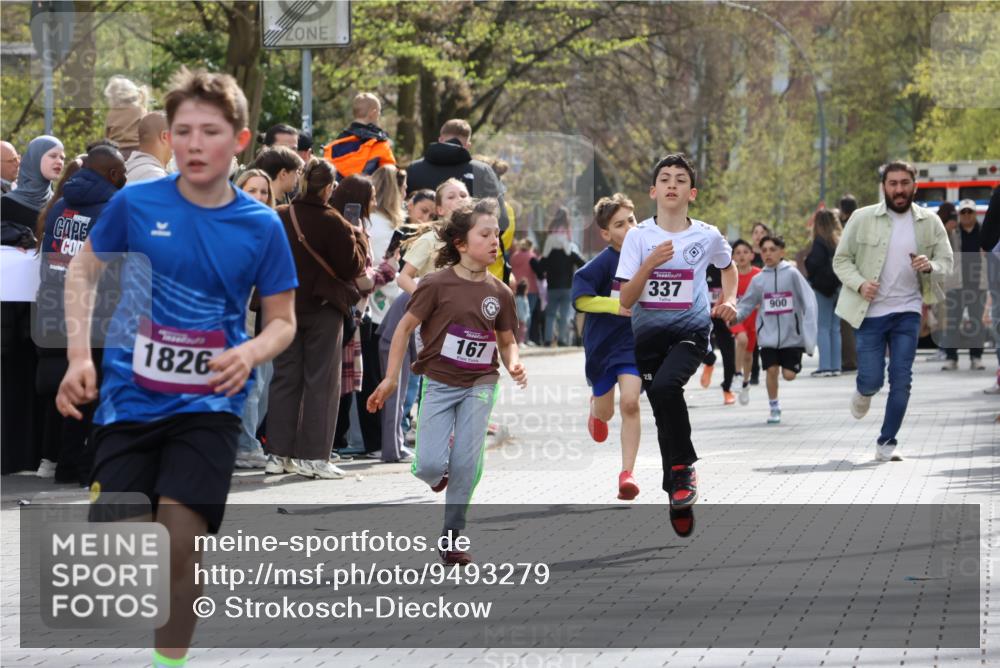 12.04.2026 - 45. Internationalen Wilhelmsburger Insellauf Strokosch-Dieckow http://msf.ph/oto/9493279 12.04.2026 14:48:42 Ziel 382, 1826, 1841, 337, 167, 1846, 683 meine-sportfotos.de