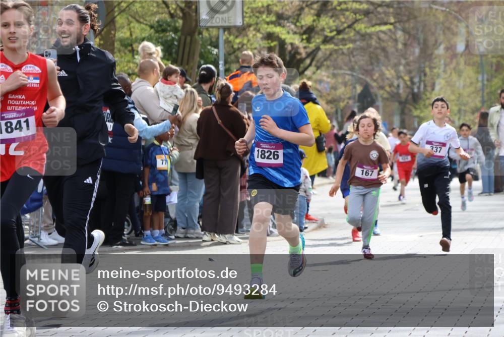 12.04.2026 - 45. Internationalen Wilhelmsburger Insellauf Strokosch-Dieckow http://msf.ph/oto/9493284 12.04.2026 14:48:41 Ziel 382, 1826, 1841, 337, 167, 1846, 683 meine-sportfotos.de