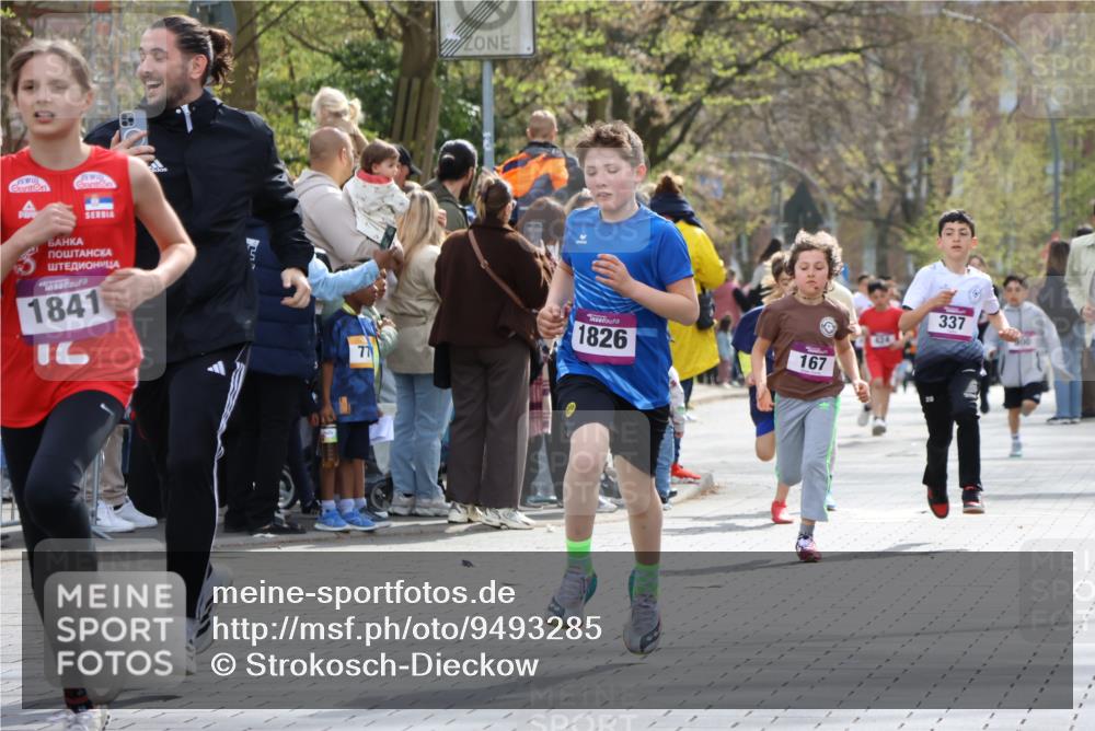 12.04.2026 - 45. Internationalen Wilhelmsburger Insellauf Strokosch-Dieckow http://msf.ph/oto/9493285 12.04.2026 14:48:41 Ziel 382, 1826, 1841, 337, 167, 1846, 683 meine-sportfotos.de