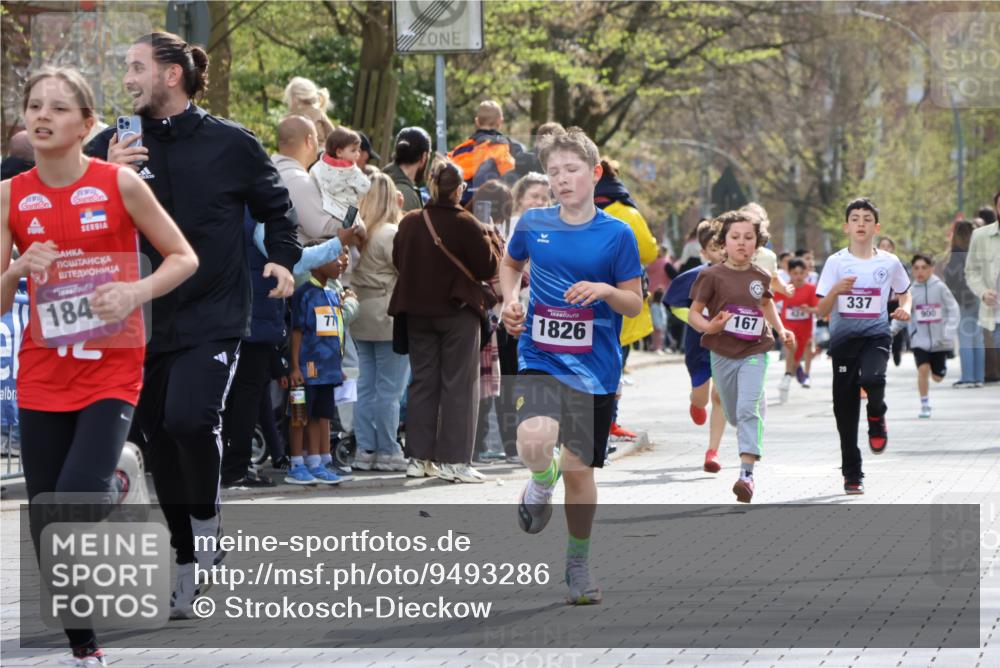 12.04.2026 - 45. Internationalen Wilhelmsburger Insellauf Strokosch-Dieckow http://msf.ph/oto/9493286 12.04.2026 14:48:41 Ziel 382, 1826, 1841, 337, 167, 1846, 683 meine-sportfotos.de