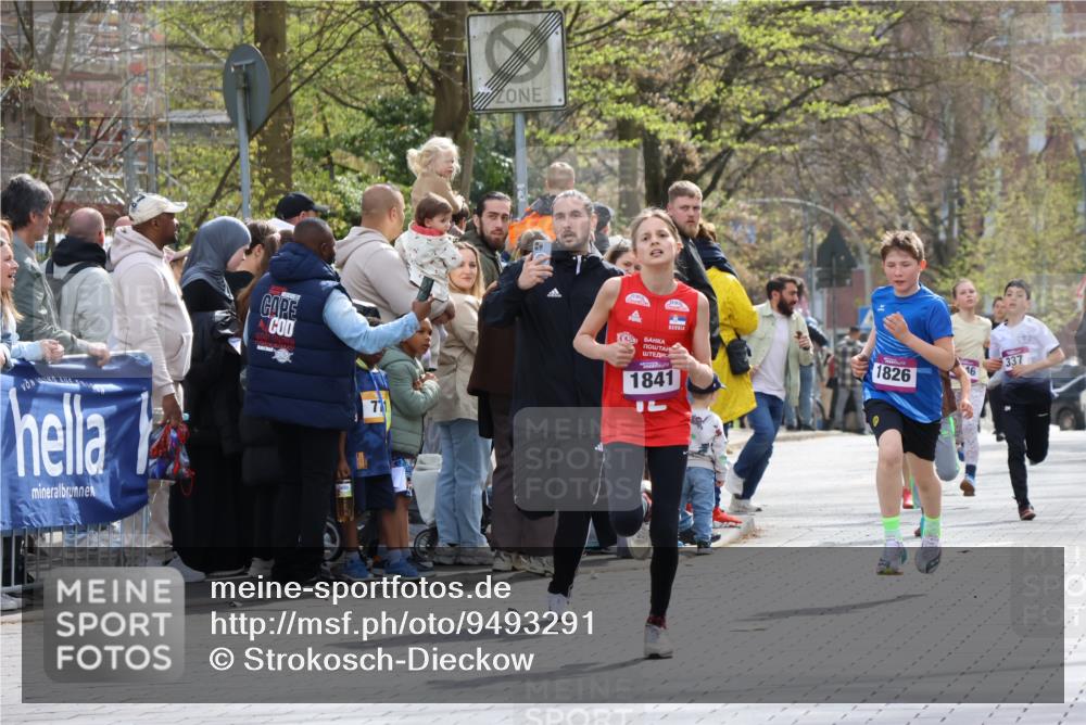 12.04.2026 - 45. Internationalen Wilhelmsburger Insellauf Strokosch-Dieckow http://msf.ph/oto/9493291 12.04.2026 14:48:39 Ziel 599, 18, 382, 1826, 1841, 337, 167 meine-sportfotos.de
