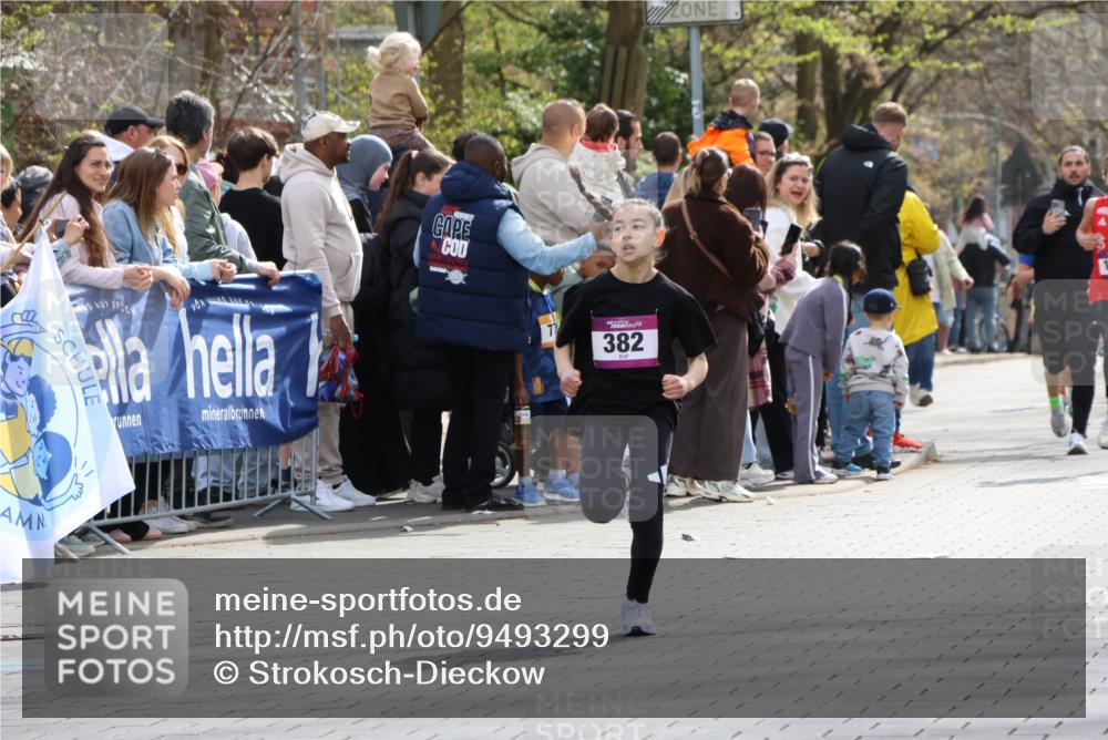 12.04.2026 - 45. Internationalen Wilhelmsburger Insellauf Strokosch-Dieckow http://msf.ph/oto/9493299 12.04.2026 14:48:36 Ziel 71, 1838, 1068, 599, 18, 382, 1826, 1841 meine-sportfotos.de