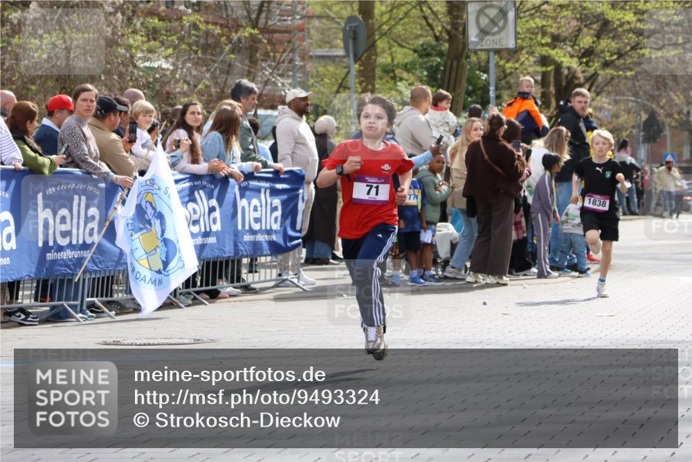 12.04.2026 - 45. Internationalen Wilhelmsburger Insellauf Strokosch-Dieckow http://msf.ph/oto/9493324 12.04.2026 14:48:28 Ziel 71, 1838, 1068, 599, 18 meine-sportfotos.de