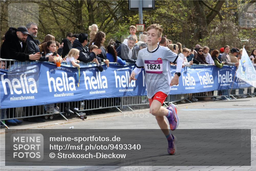 12.04.2026 - 45. Internationalen Wilhelmsburger Insellauf Strokosch-Dieckow http://msf.ph/oto/9493340 12.04.2026 14:48:22 Ziel 1835, 1824 meine-sportfotos.de