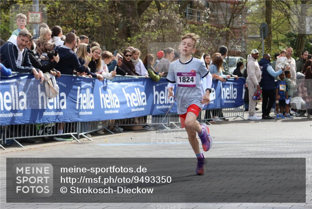 12.04.2026 - 45. Internationalen Wilhelmsburger Insellauf Strokosch-Dieckow http://msf.ph/oto/9493350 12.04.2026 14:48:21 Ziel 1835, 1824 meine-sportfotos.de