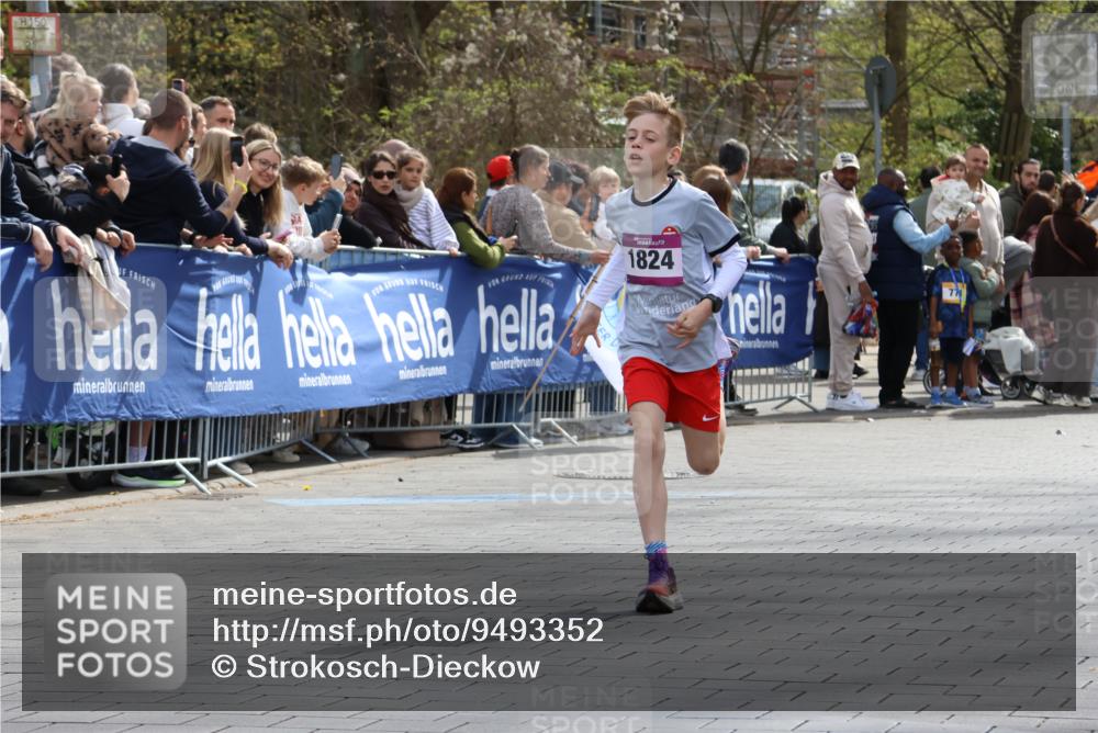 12.04.2026 - 45. Internationalen Wilhelmsburger Insellauf Strokosch-Dieckow http://msf.ph/oto/9493352 12.04.2026 14:48:21 Ziel 1835, 1824 meine-sportfotos.de