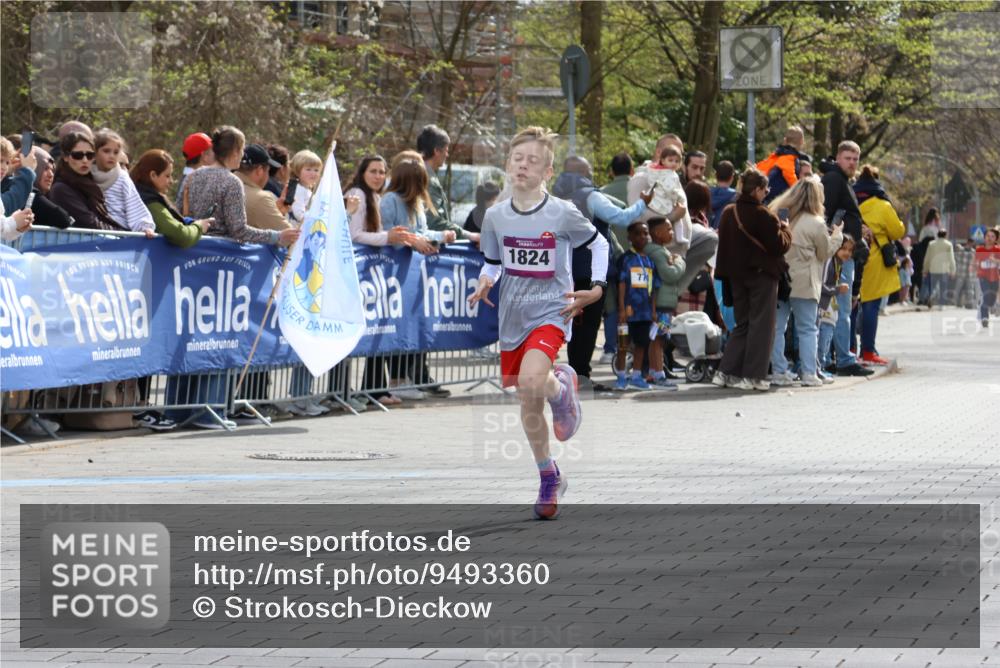 12.04.2026 - 45. Internationalen Wilhelmsburger Insellauf Strokosch-Dieckow http://msf.ph/oto/9493360 12.04.2026 14:48:21 Ziel 1835, 1824 meine-sportfotos.de