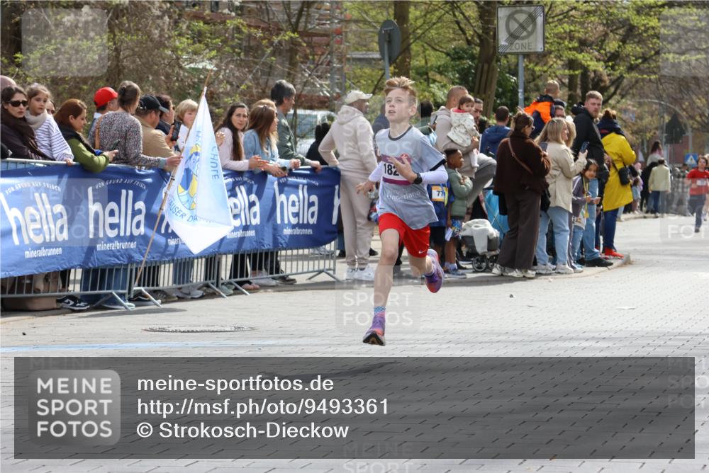 12.04.2026 - 45. Internationalen Wilhelmsburger Insellauf Strokosch-Dieckow http://msf.ph/oto/9493361 12.04.2026 14:48:20 Ziel 1835, 1824 meine-sportfotos.de